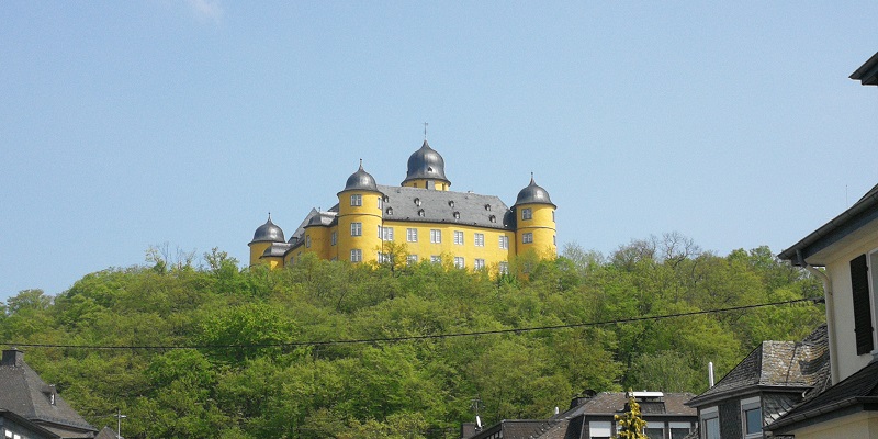 Schloß Montabaur in Sichtweite
