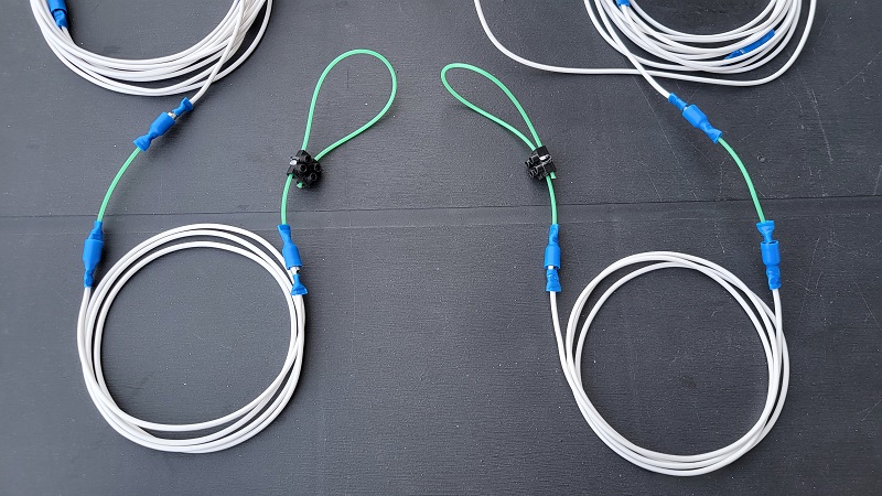 Die Radials werden mit Steckverbindern für das jeweilige Band verbunden